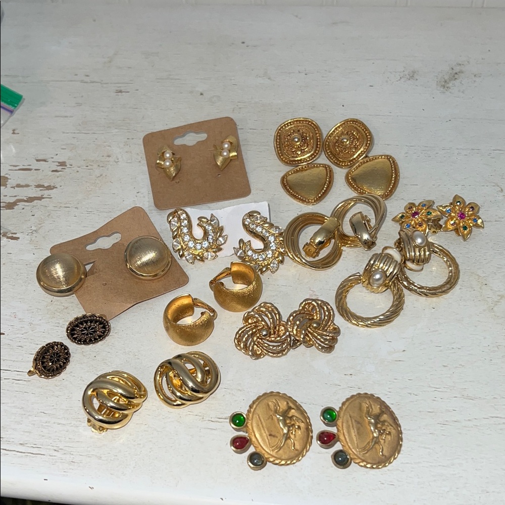 Lot vintage unmarked Designer clip on earrings runway